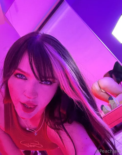 mirror, mirror, on the wall...who's got the fairest ass of them all? by peachjarss