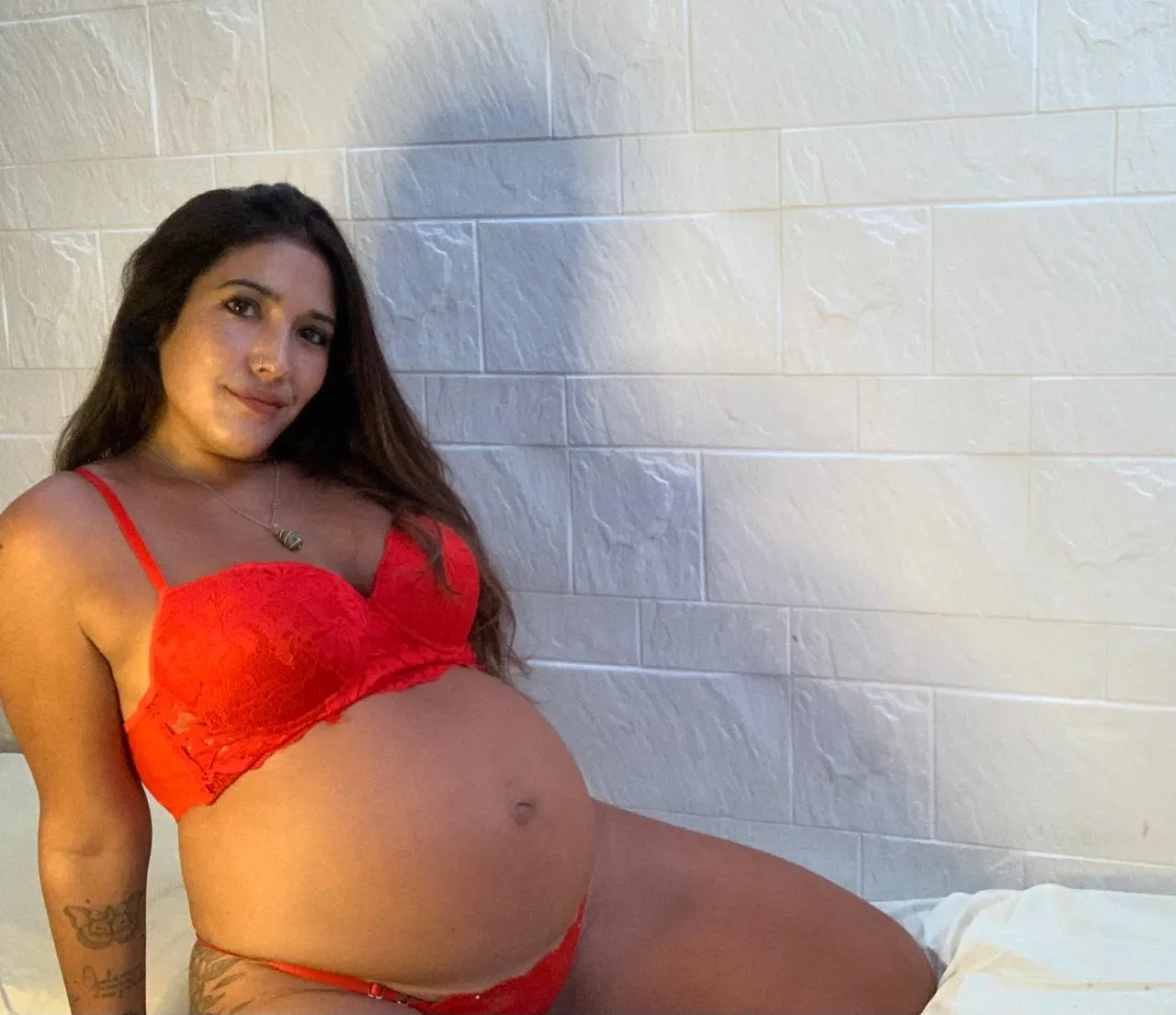 My pregnant belly is hot!🔥🔥 posted by sweetsophie01