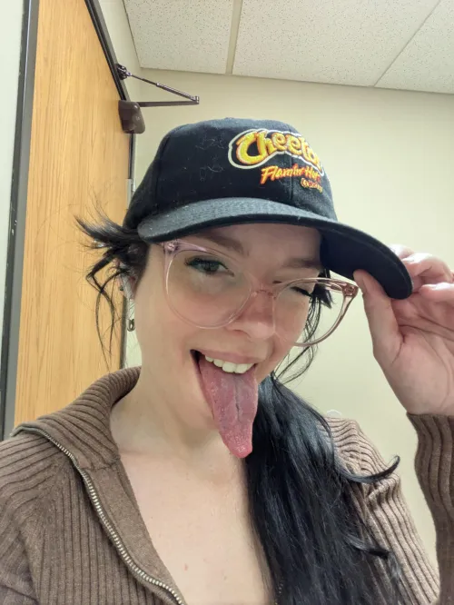 Past the chin wink 😉 by rellybelly17