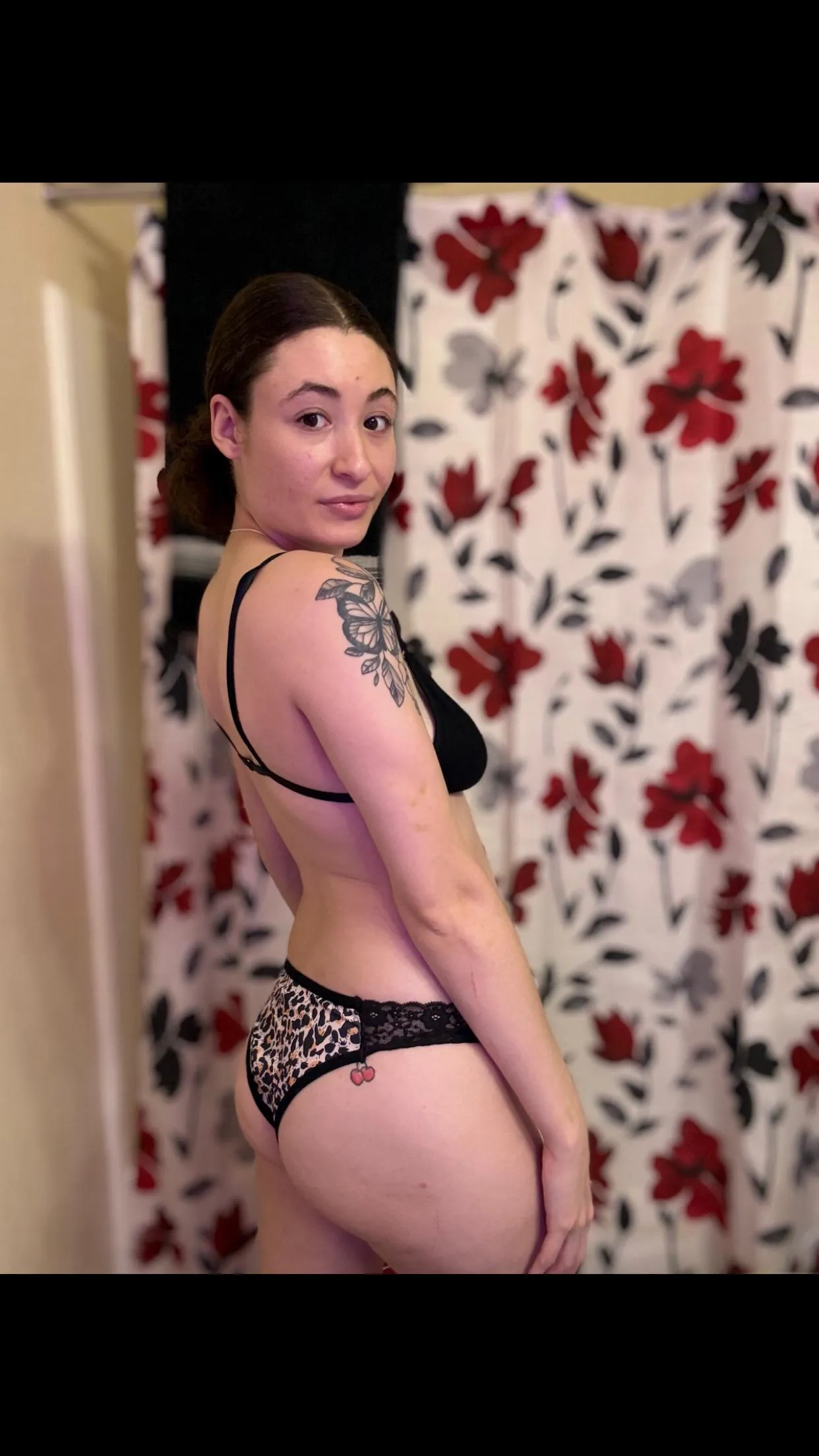 Pretty face & ass posted by ceeceesmenu