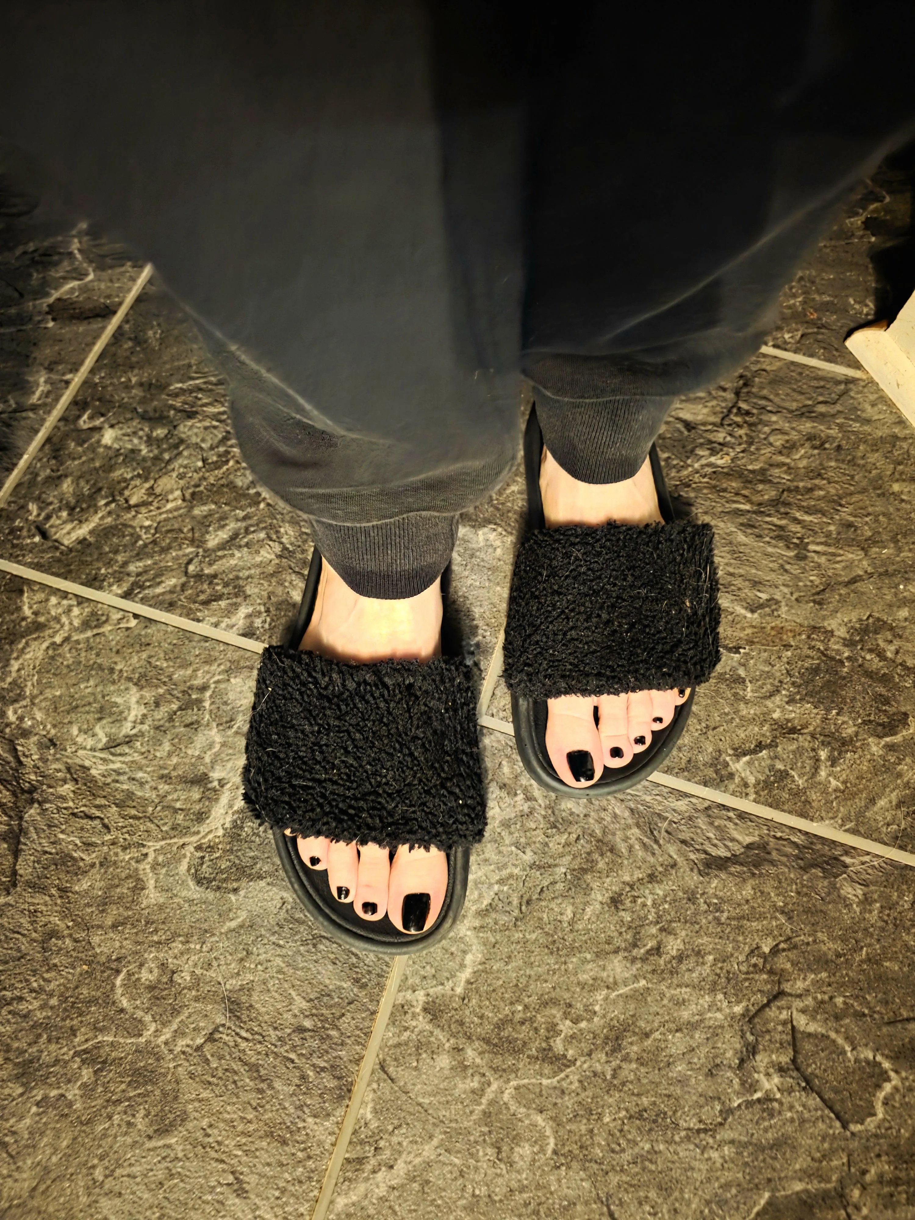 Shine my sandals with your tongue loser. Let me help you getted started, open up and take my spit 😋😇 posted by GoddessBeccaR26