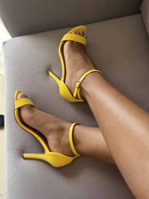 Today is yellow by Model23