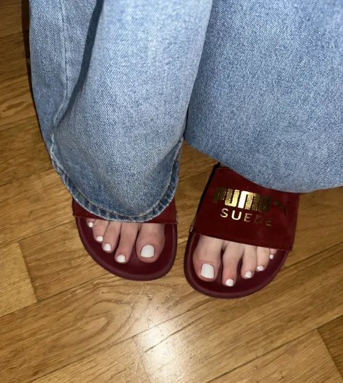 What do you prefer ? Clean dry feet or sweaty smelly feet in sandals ? by lexigonewildd