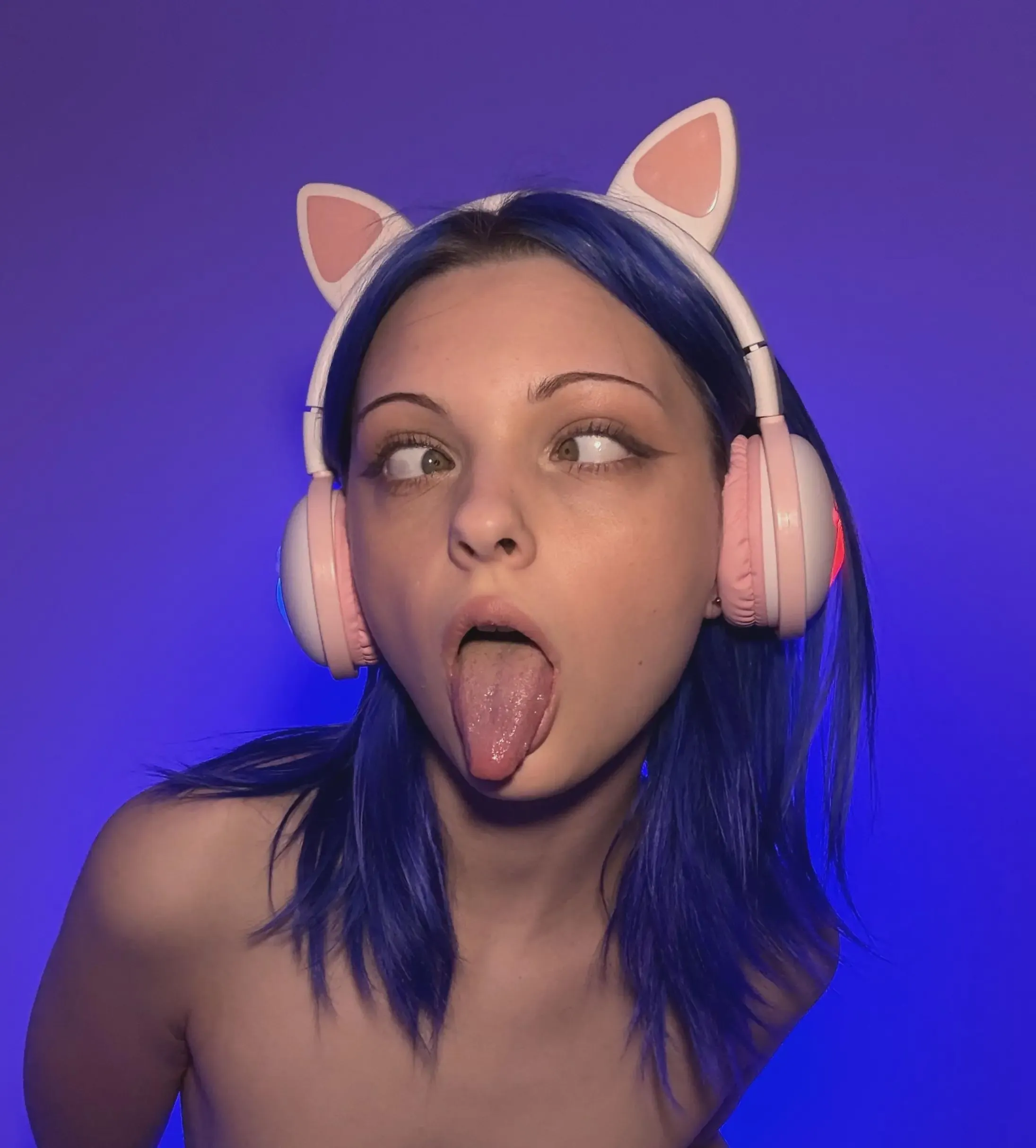 would you like to kiss a girl doing ahegao posted by _blue_river_