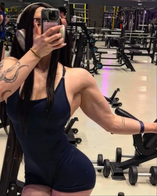 dAMn , love this bicep pump by Minimum_Guidance_886