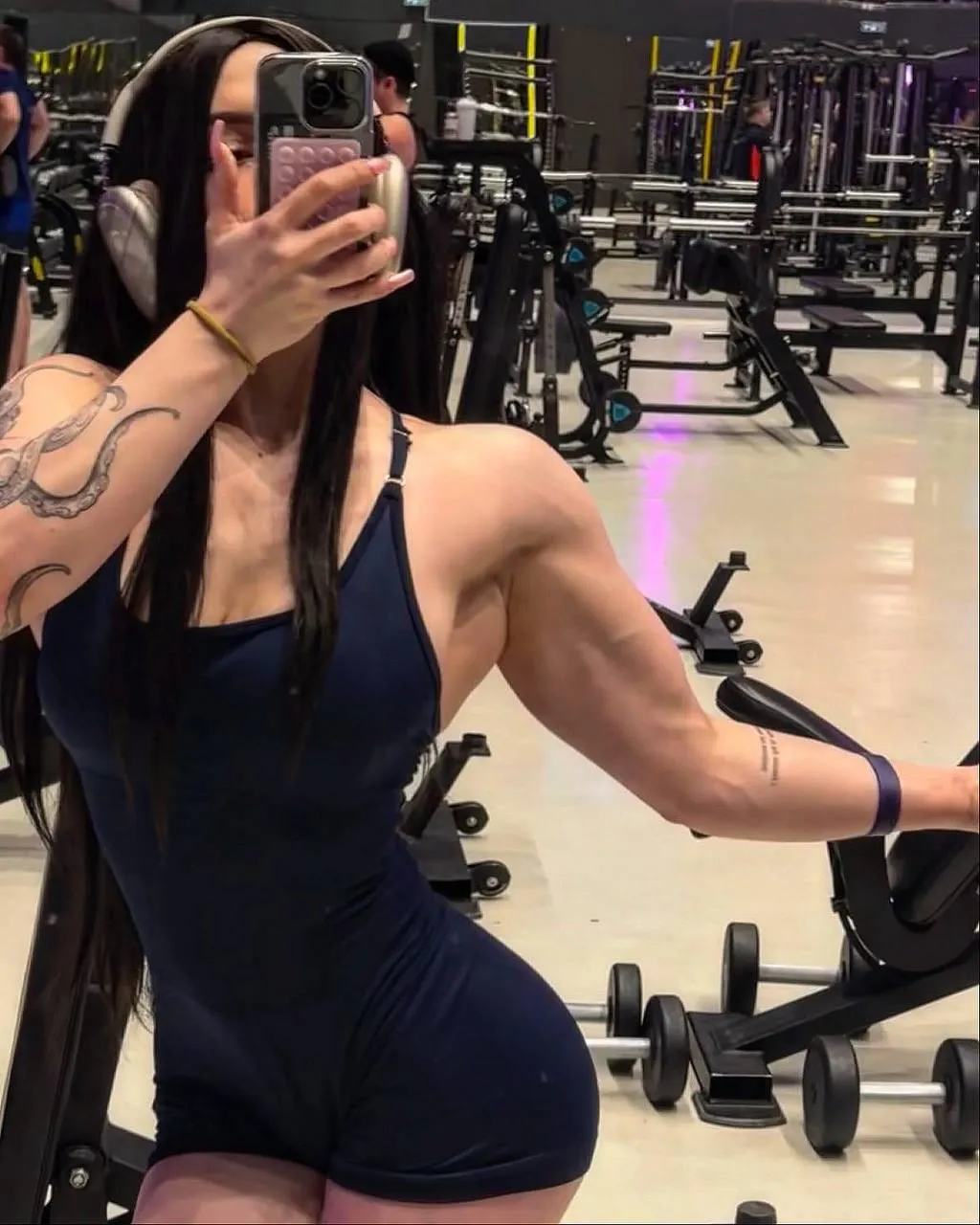 dAMn , love this bicep pump posted by Minimum_Guidance_886