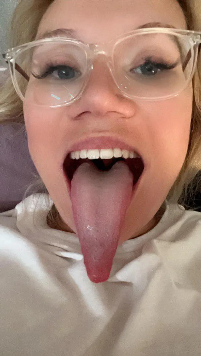 wanna see how wild my tongue can be? posted by jennyahegaoblonde