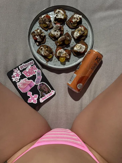 Want a snack by bitchkneespears