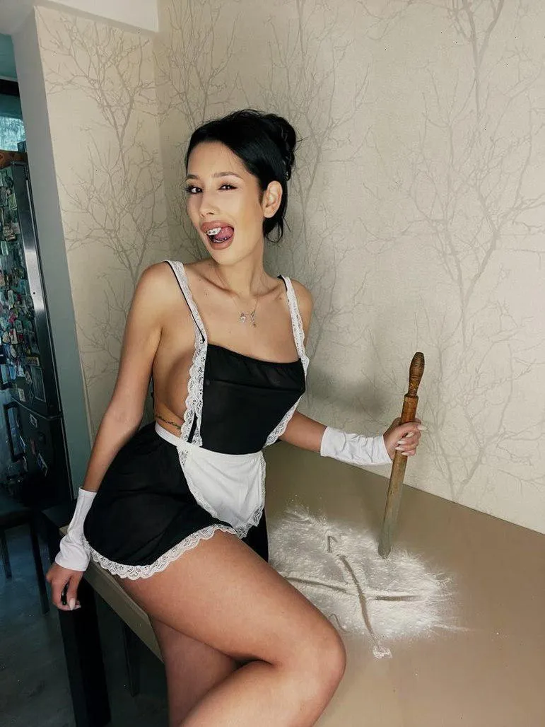 would you ever have me as your maid? 32F posted by noireih