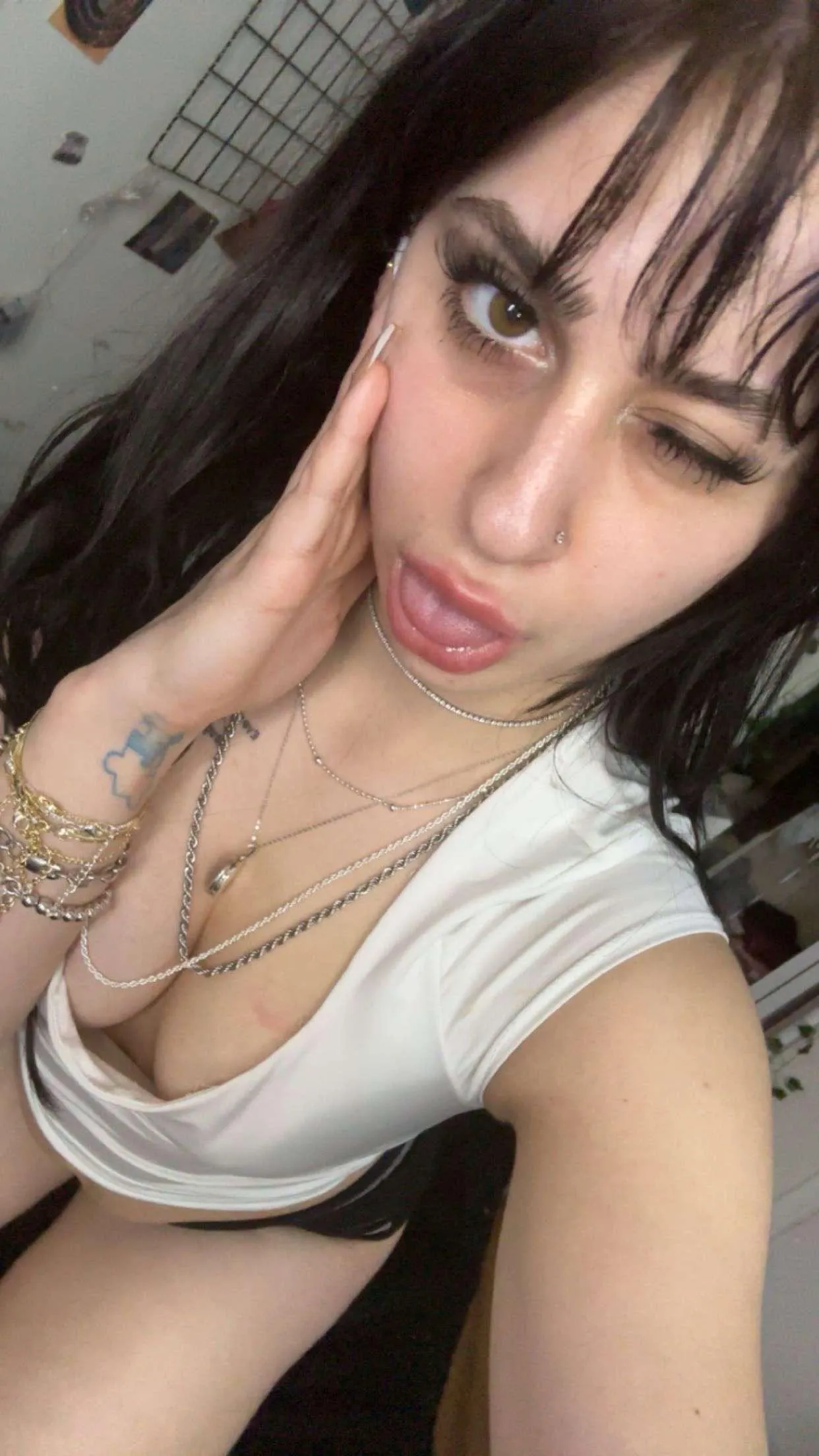 Feeling cute ☺️ posted by Leylaydown