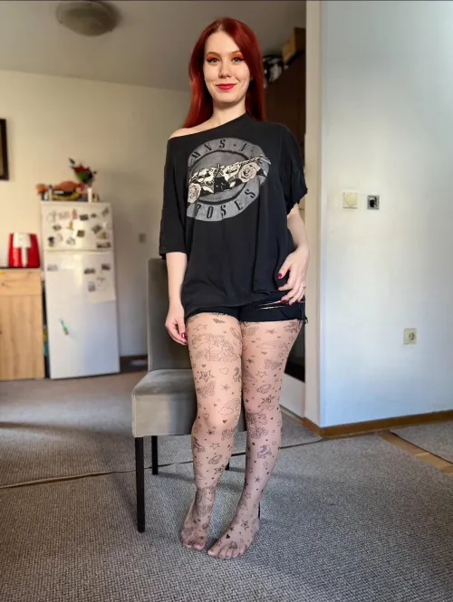 Lick my nylon feet by ichigo_emaa