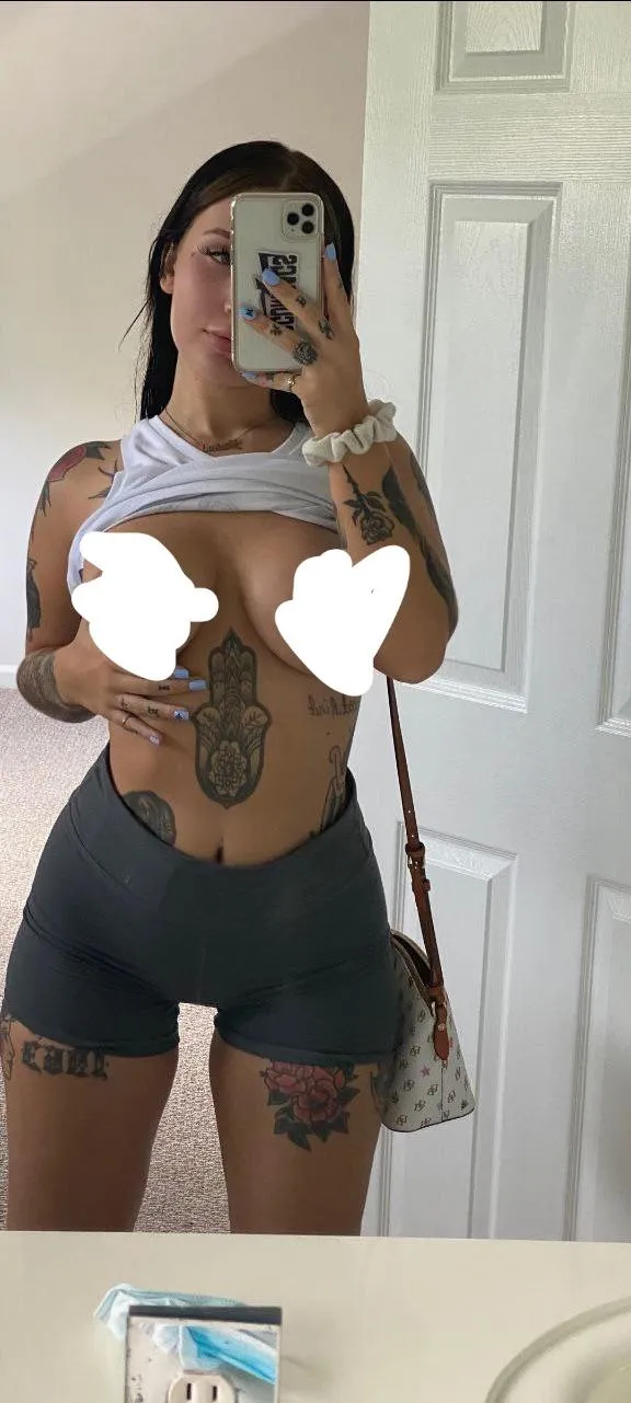 sexting session with your goddess. f4A posted by Feeling_Cellist_4816