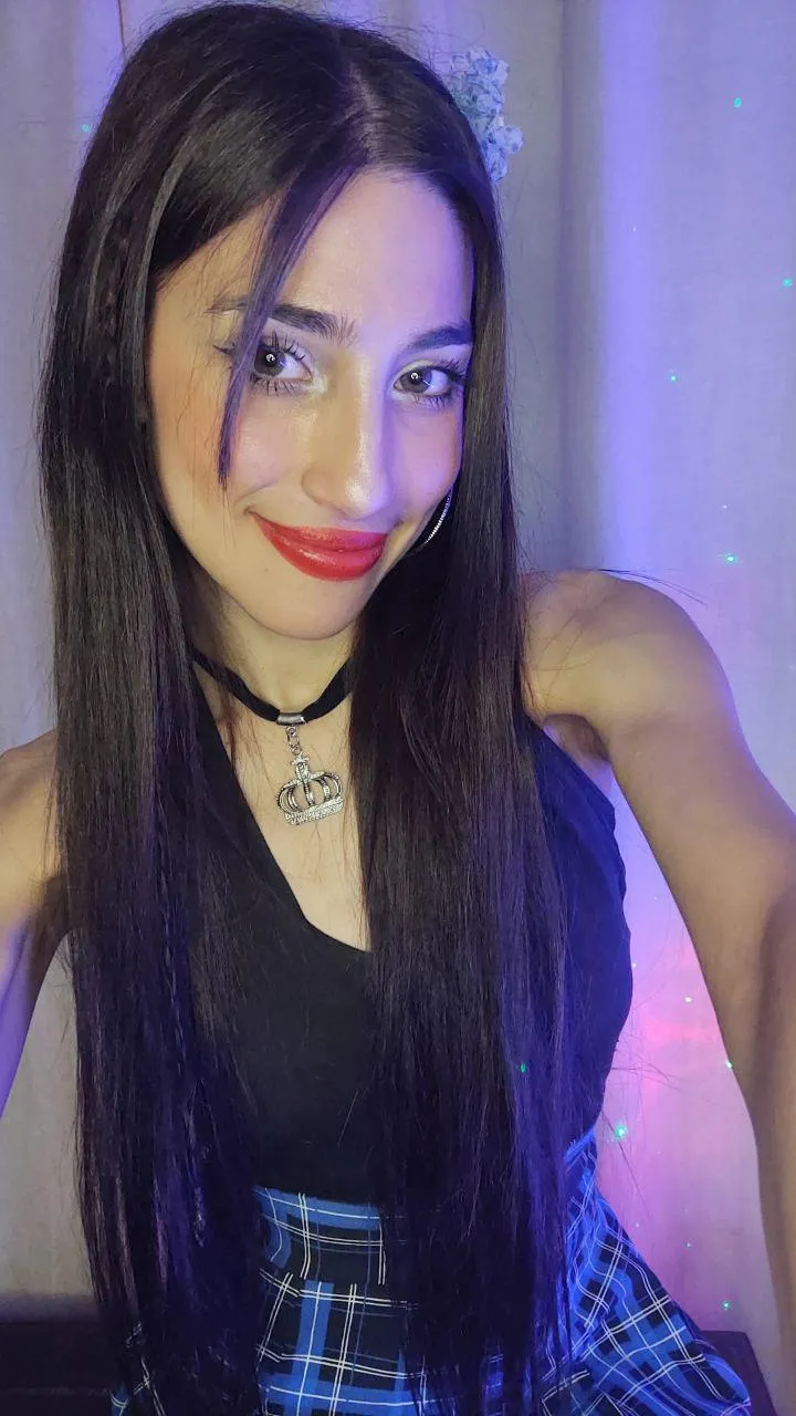 sexy red lips posted by SaloAilen