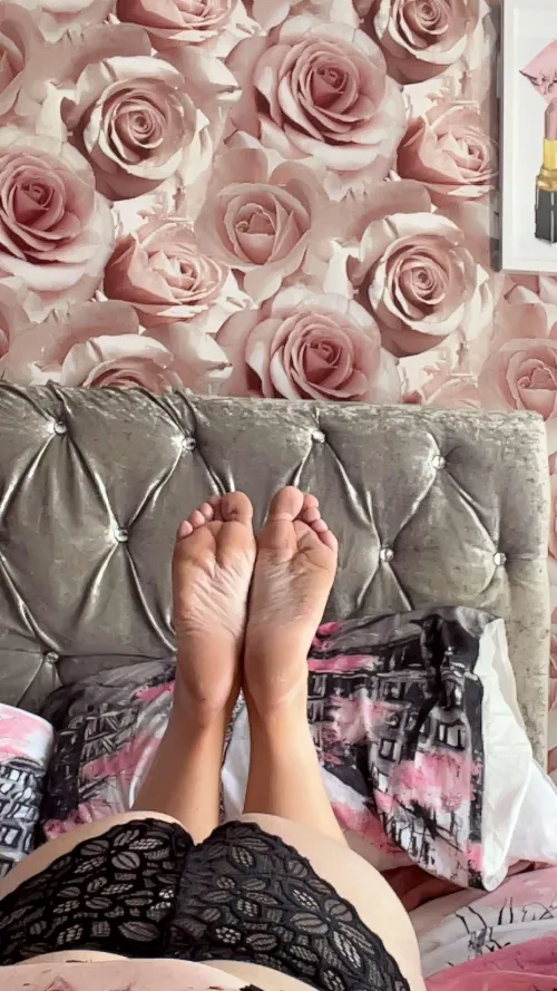 Happy MILF Monday by amelia-rose85