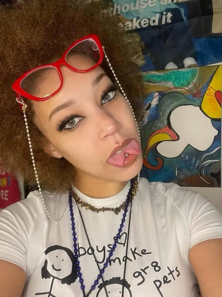 A simple statement shirt can go a long way posted by delphiraexo