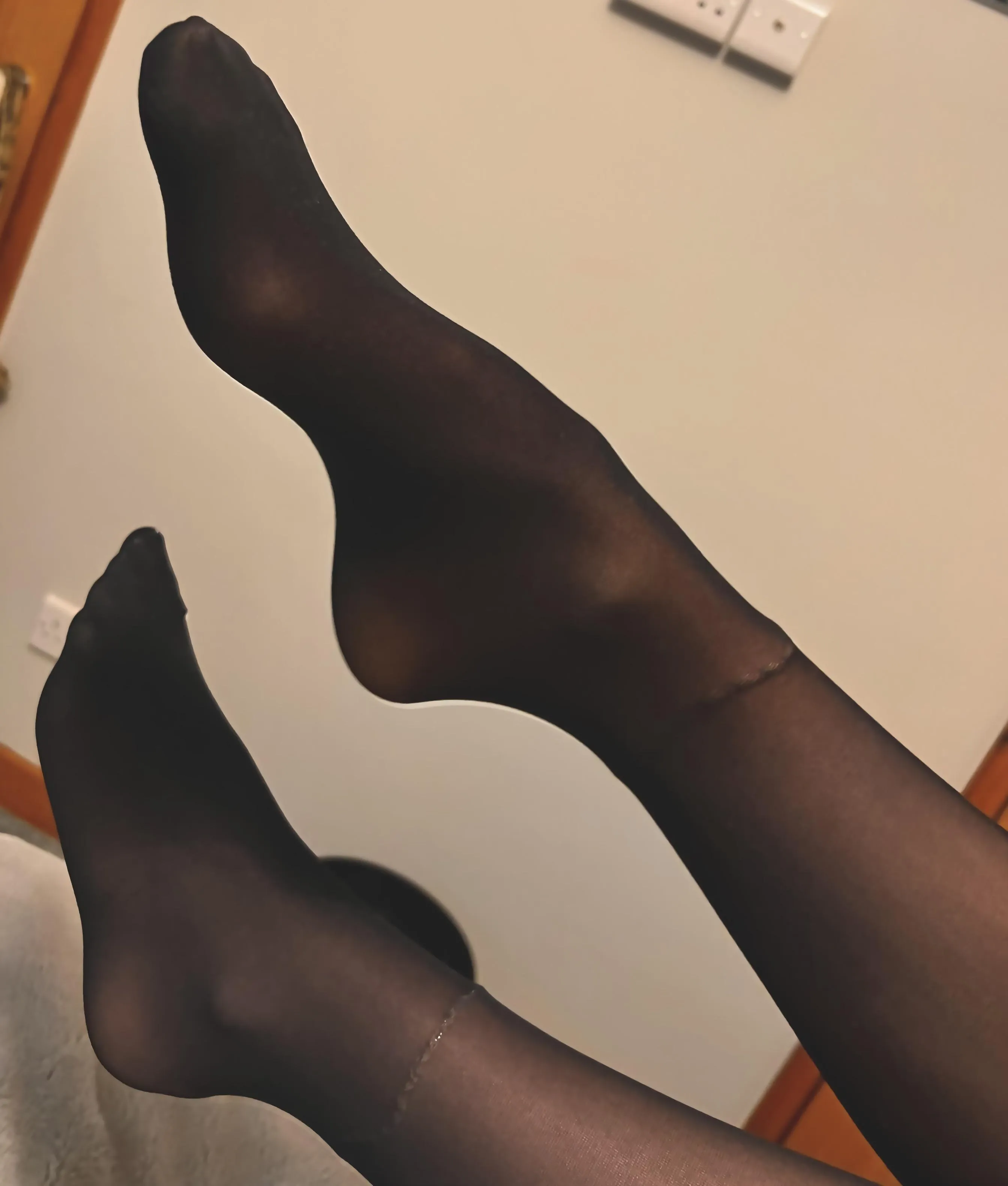 I’m new to this so be kind 🤭 posted by EnvyMyFeet13