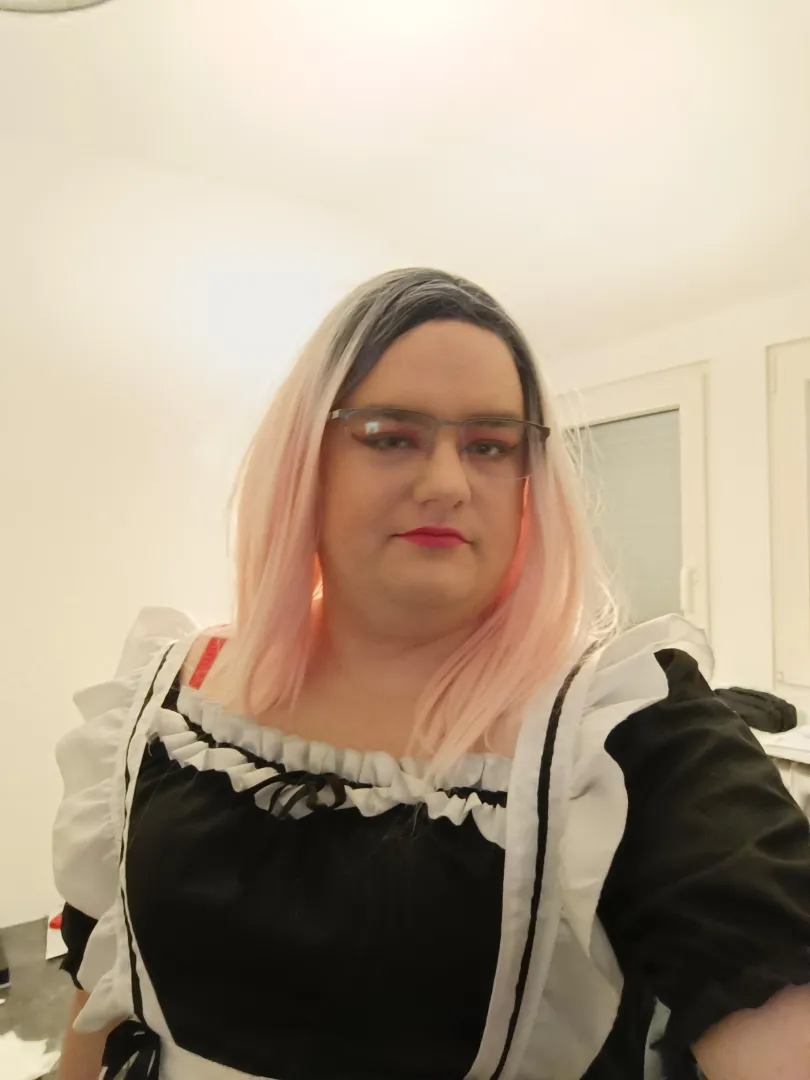  posted by sissy_sarah_97