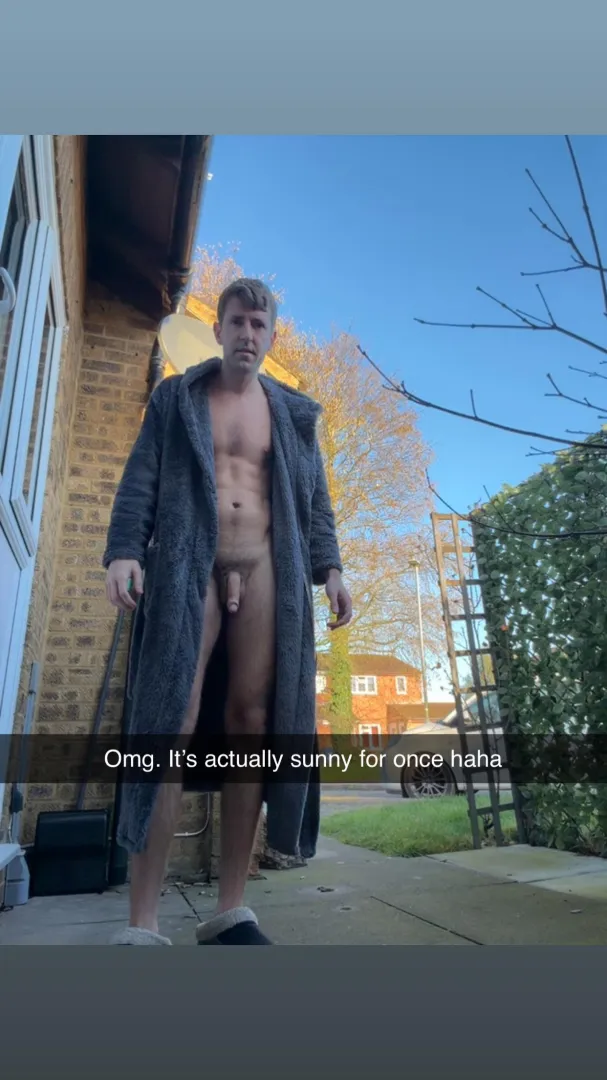 ☀️☀️ posted by Lovebeingnaked1