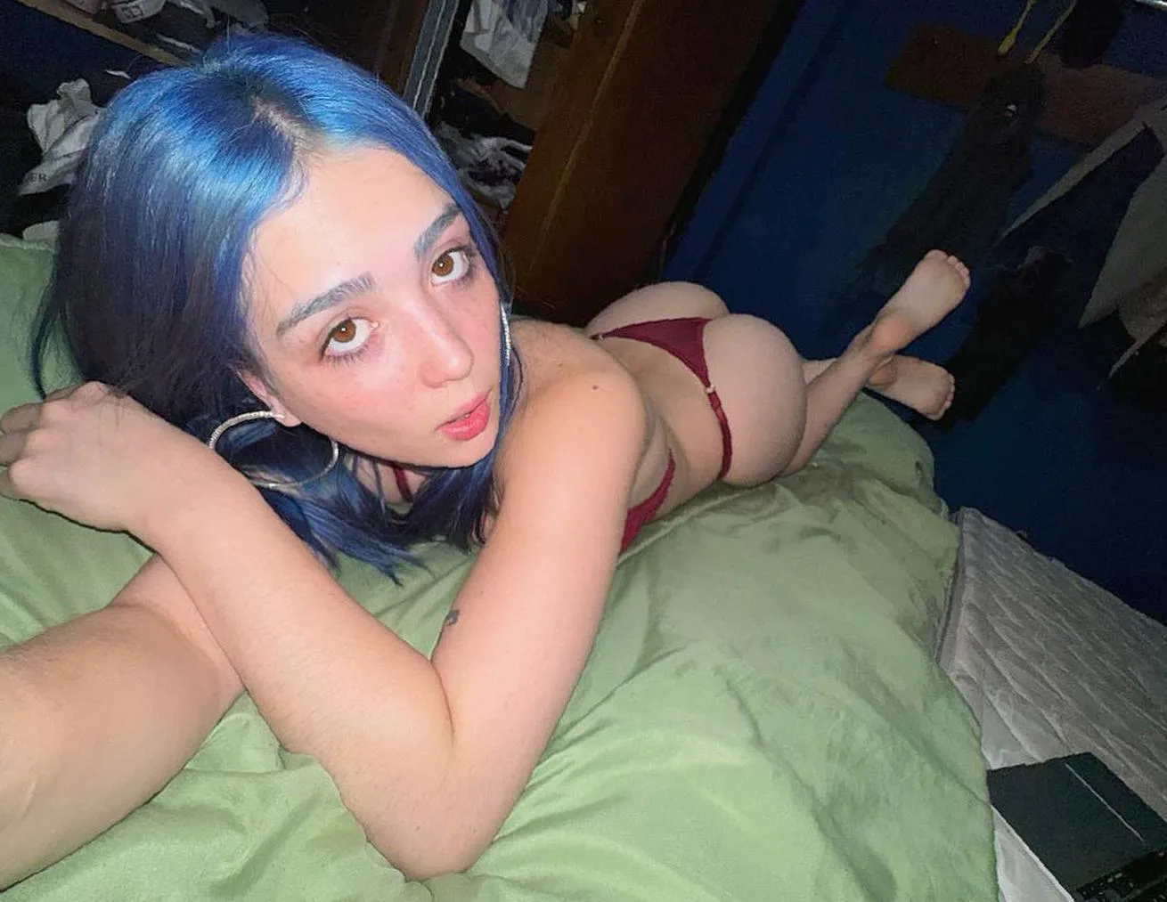 18 and all I do is sit alone at home and just talk online cause I dont have any1 in real life, I'm kinda anti social irl but I get alone very well If we talk, and also I just have mira thats my edging partner hehe posted by Ben1993MM