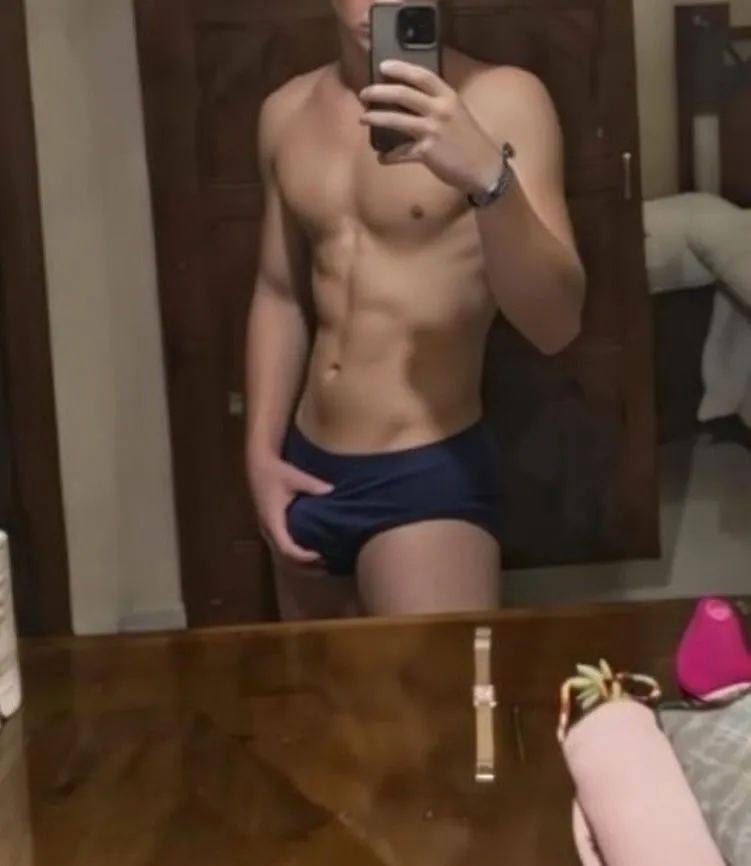 18 Curious at hotel posted by bread_beach