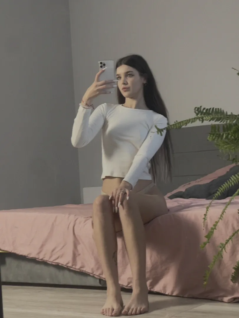 18 F4M Looking for an older guy to dominate regularly posted by Baggygirlie