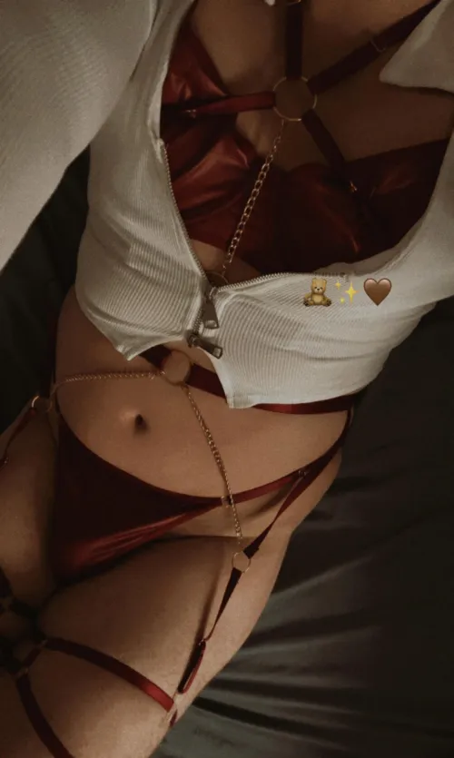 18 Jahre Wer hat Lust? Meldet euch by Femboy_juli22