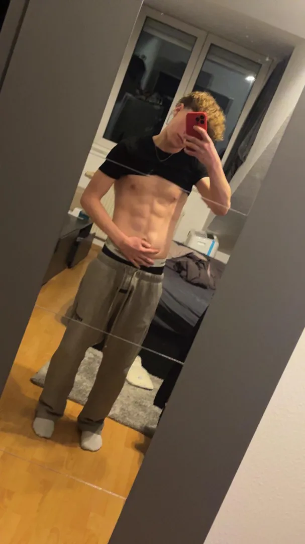 [18] macht mich zu eurem Sklave ich gehöre nur euch bin grad sehr horny deswegen schreibt mir schnell posted by Ambitious_Donut2783