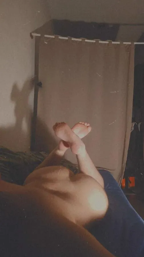 [18] steht jemand auf füße? posted by Ok_Letterhead_6425