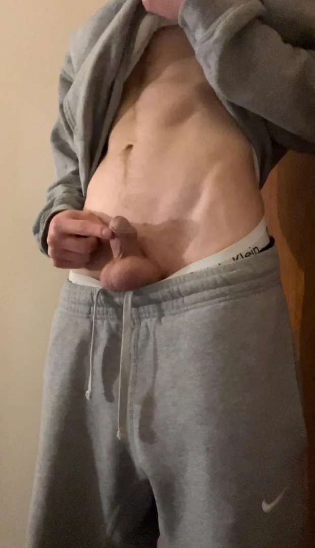 [18] sub boy with abs  posted by alexbryana1