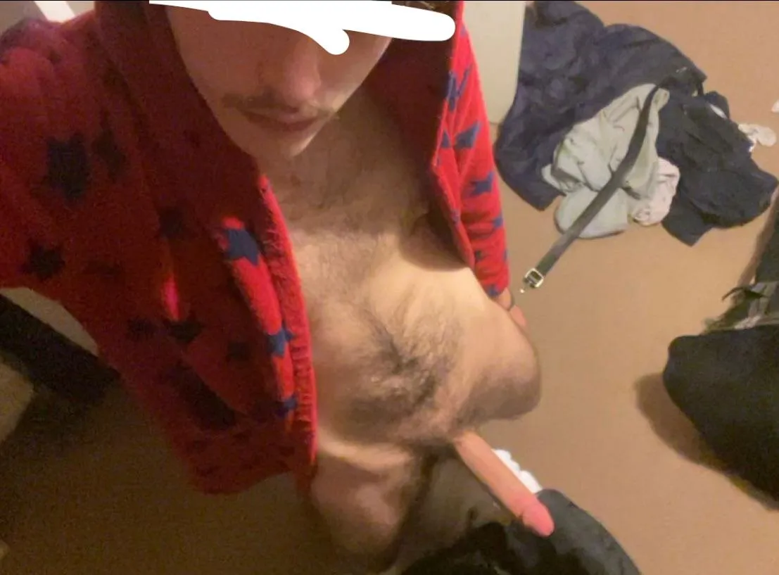 18 - upvote if i’m bigger dm to compare posted by Top_Volume5646