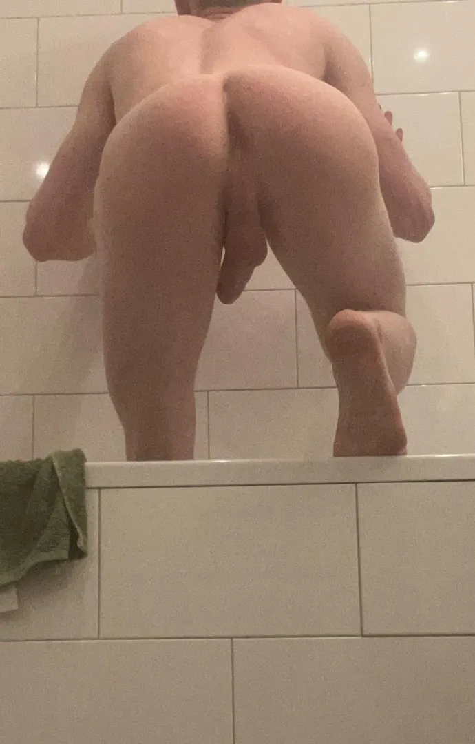 18 whiteboy needs a bbc daddy with huge bbc posted by Feeling_Gap_4235