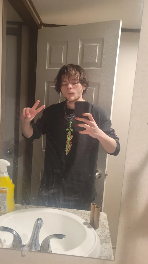 18 year old m anyone down to take my virginity m4f by sooshie_idk