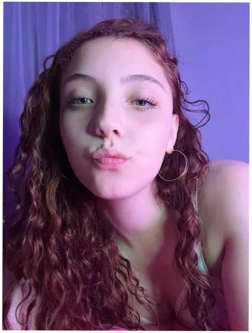 18F i flinch when i feel too visible by InnocentLustx