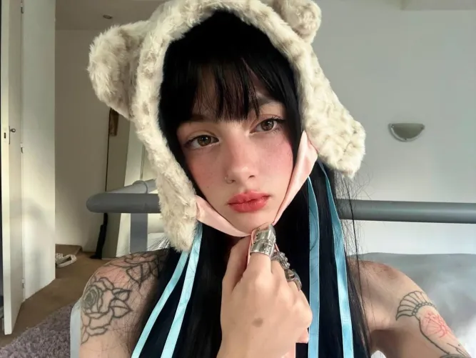 18F - Lookin 4 fun/fwb vibes if ur close enough 2 link - lnstrgm: lunaoryna by ColeLilley