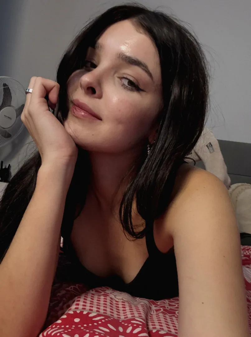 18F Looking for a horny older guy to vibe with regularly posted by Minstarish