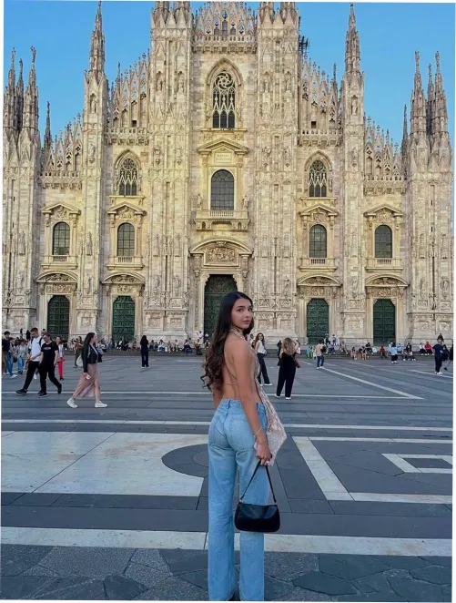 18f looking for someone by SoftDreamette