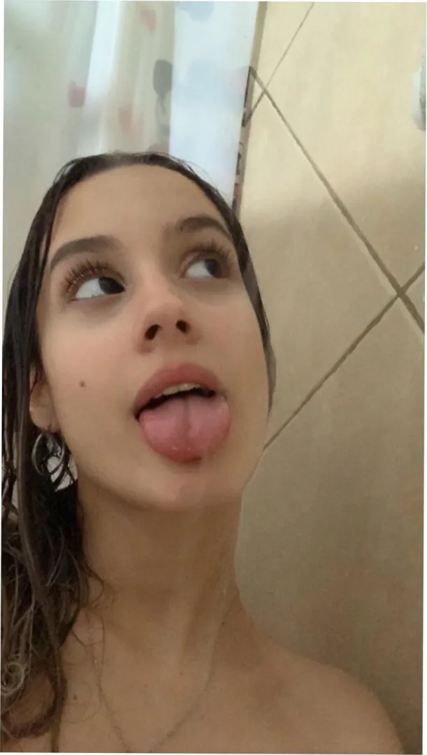 18F mouth open = brain off posted by honeygirlmango