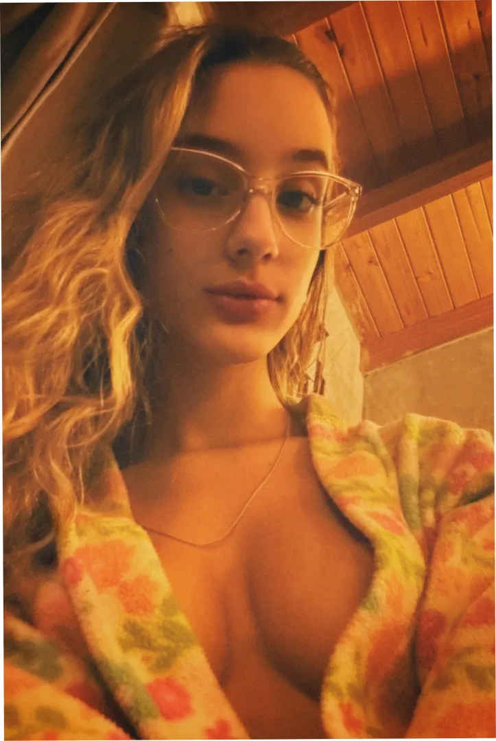 18F pretending i’m not shy for like half a second posted by honeygirlmango