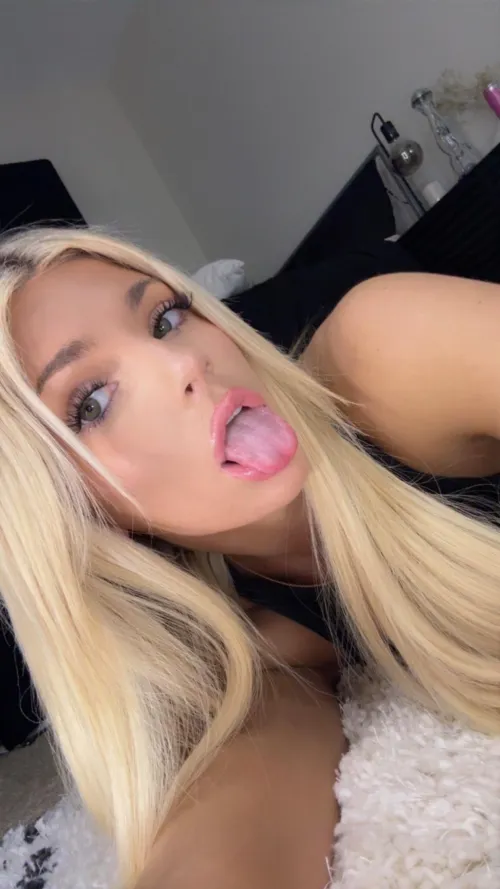 [18][F4M][NYC] - looking for a big dick to wrap my lips around  by fineprincess_