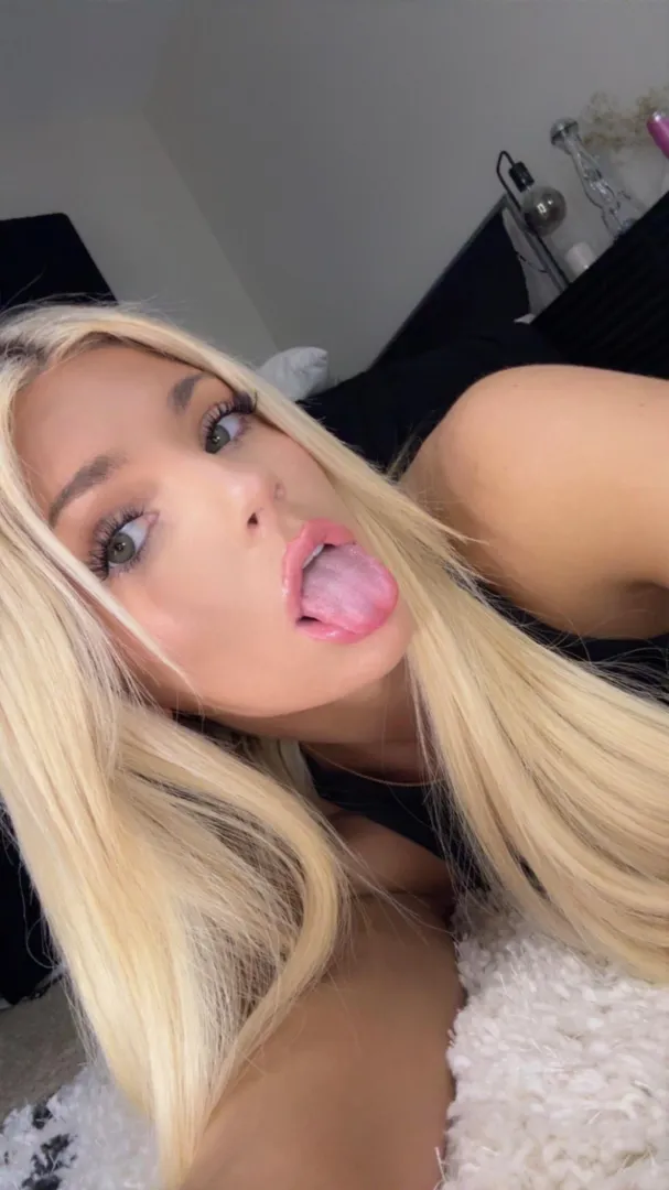 [18][F4M][NYC] - looking for a big dick to wrap my lips around  posted by fineprincess_