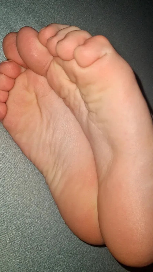18yo small feet by sweetfem777