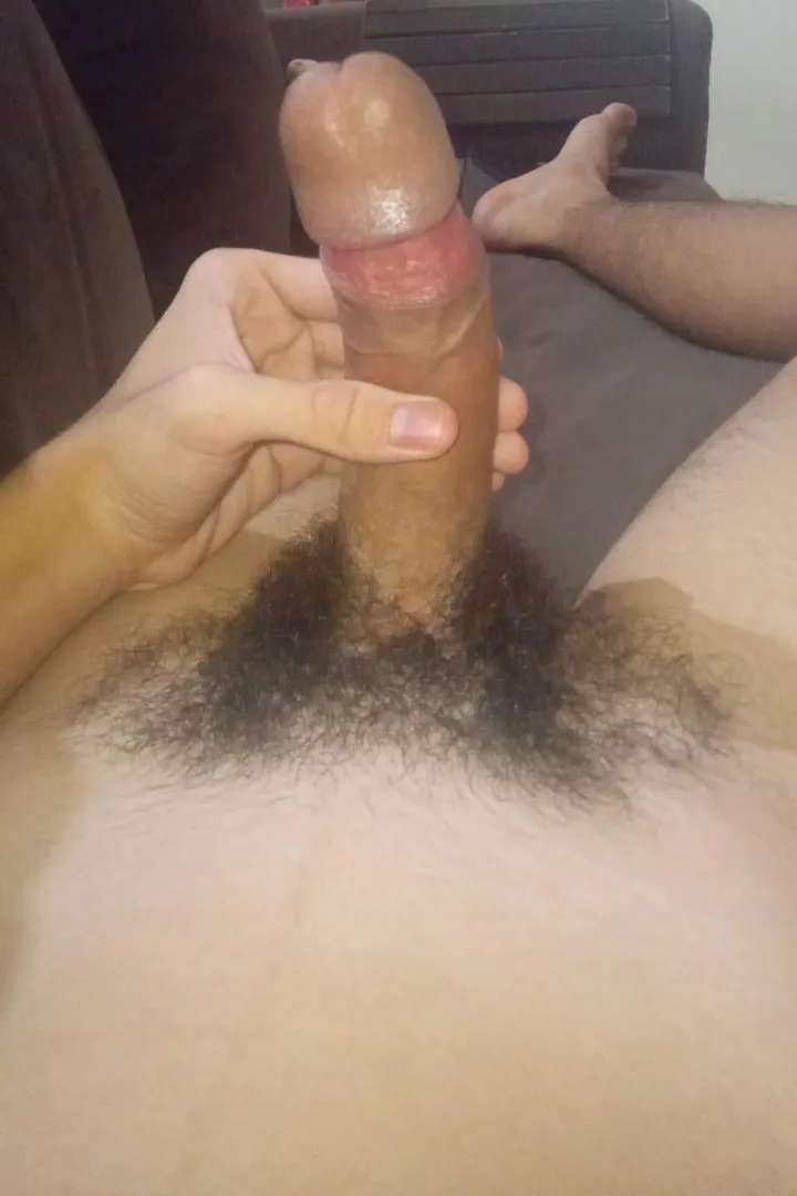 (19) Algum safado querendo se exibir pra mim?Se tiver algum tiozao meio gordinho melhor ainda, mas qualquer um é só chamar DM posted by thursouzzzx