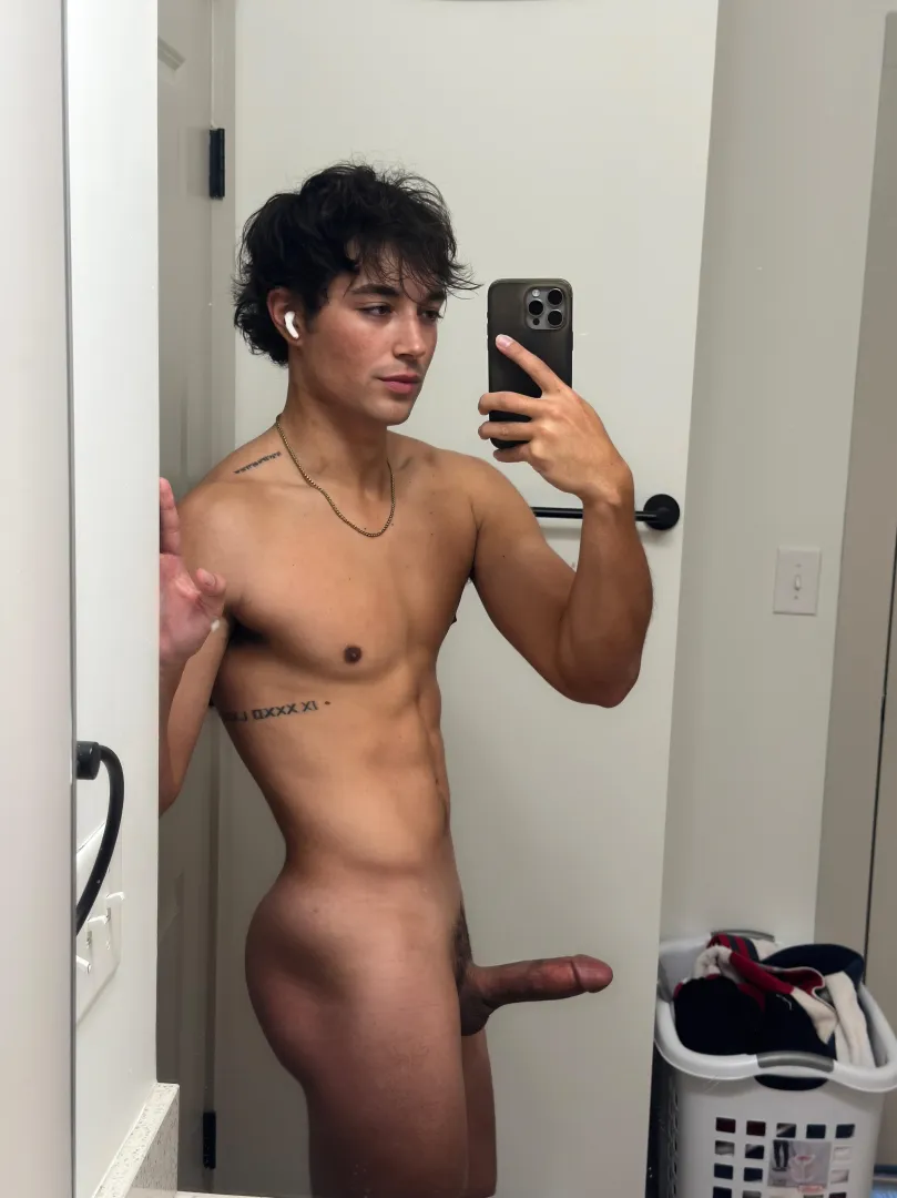 (19) college soccer player posted by Empty-Translator9261