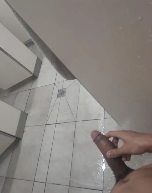 (19) desearía que alguien pasara y me viera en las duchas del gym by Josmar_jbb