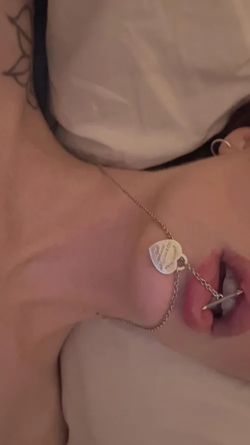 19 [F] - Feeling frisky, need someone w/ a place lnstа works better: lunarumes by WinoWhitey