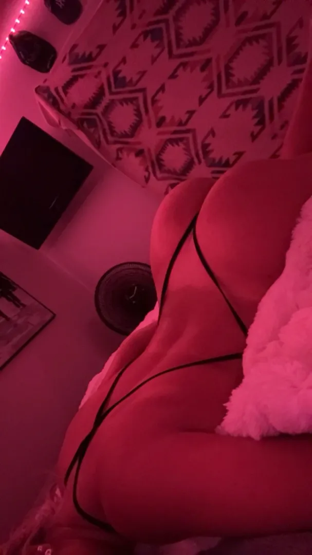 19 F You like what you seeing ? posted by fantasy1ove