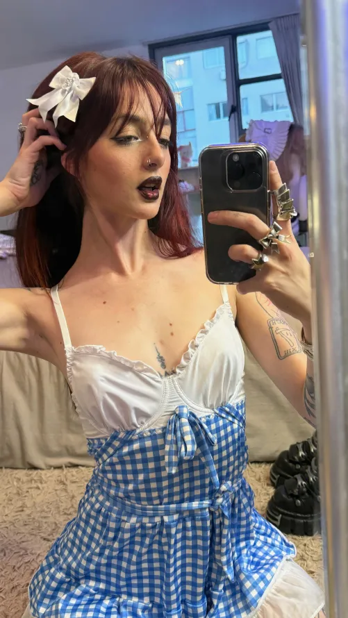 19 [F4A] #Cali Dangerous smile activated — hmu babe on lg: lunarumes by wobbyist