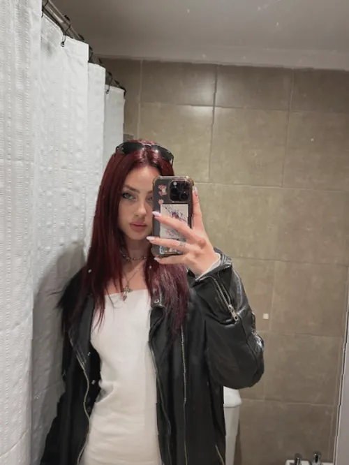 19 [F4A] Free for fun tonight, slightly buzzed dm me on lg: ,.lunarumes.' by [deleted]