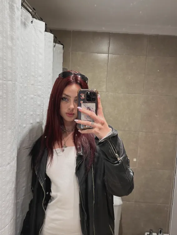 19 [F4A] Free for fun tonight, slightly buzzed dm me on lg: ,.lunarumes.' posted by [deleted]