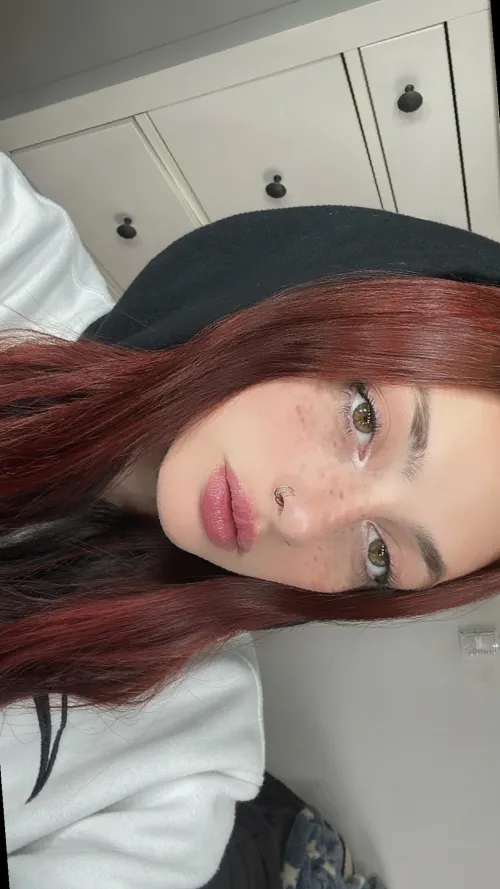 19 F4M - Anyone nearby down to host? - slide in on lg: lunarumes by WinoWhitey